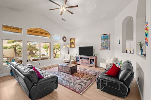 Top Airbnb: Relax by the Pool/Hot Tub|Cozy Fire Pit+EV Charger in Marana