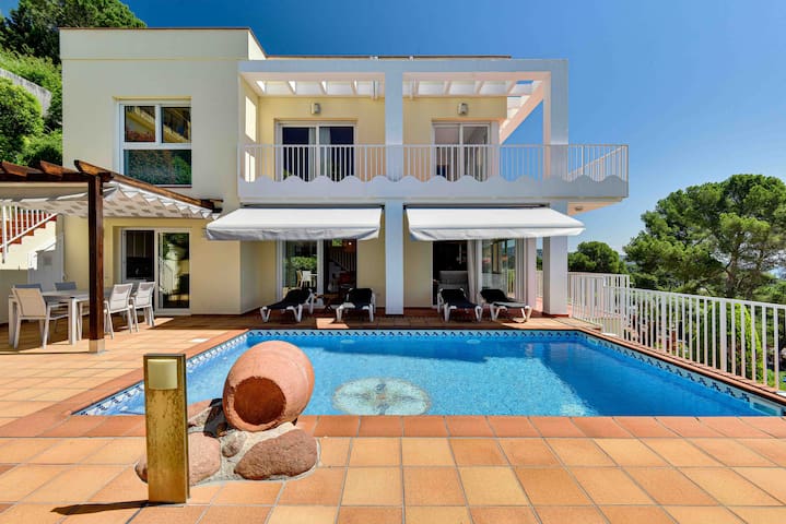 ★ CoastalVillas – Villa Beau Soleil ★ near beach