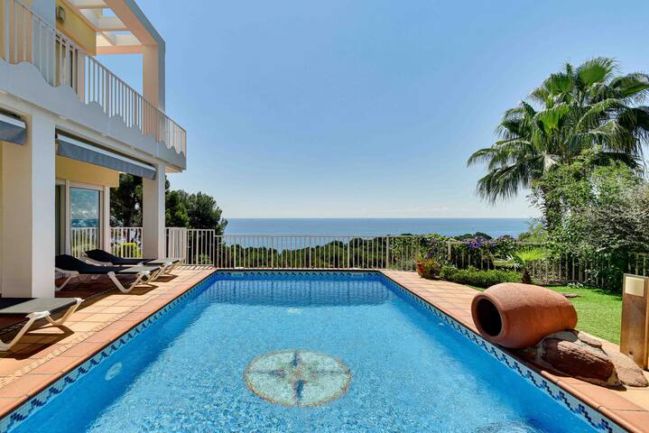 ★ CoastalVillas – Villa Beau Soleil ★ near beach gallery image 2