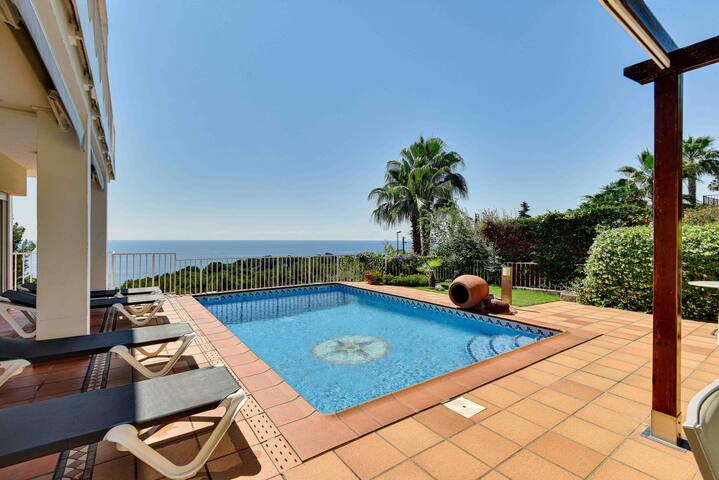 ★ CoastalVillas – Villa Beau Soleil ★ near beach gallery image 3