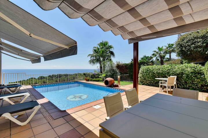 ★ CoastalVillas – Villa Beau Soleil ★ near beach gallery image 4