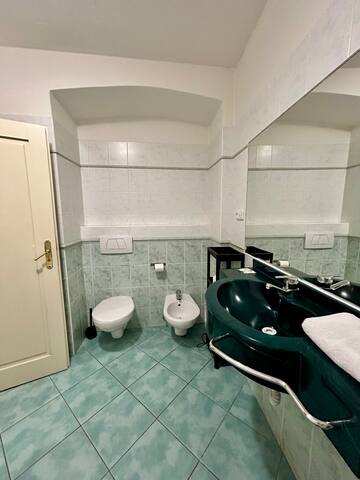 Spacious central apartment for 12 – PC A41 3B gallery image 5