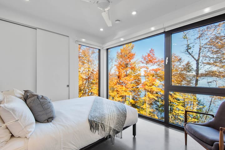 Wake up to stunning views and serene lake moments!