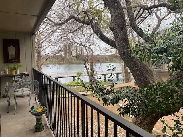 Exquisite Condo on Lady Bird Lake – Lake View