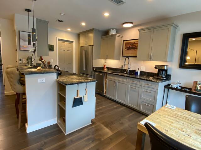 Exquisite Condo on Lady Bird Lake – Lake View gallery image 4