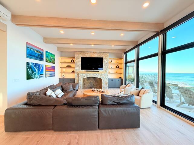 Newly Renovated Ocean-Front Home in Monterey Bay gallery image 2