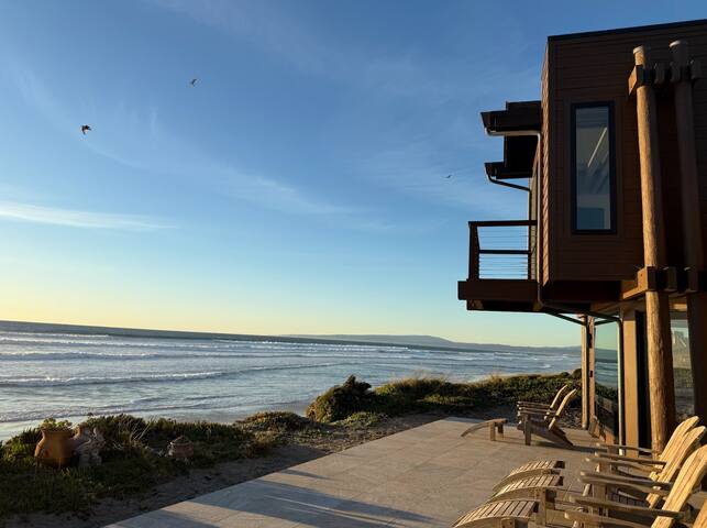 Newly Renovated Ocean-Front Home in Monterey Bay gallery image 5