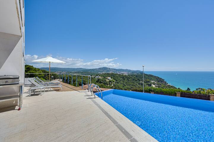 ★ CoastalVillas – Villa Blanca ★ infinity pool gallery image 3