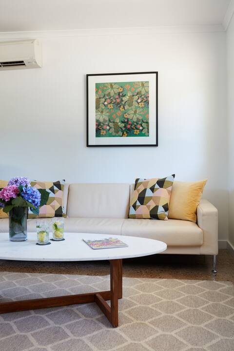Popular Airbnb listing: Apartment 6, Goldfield Holiday Units in Bright