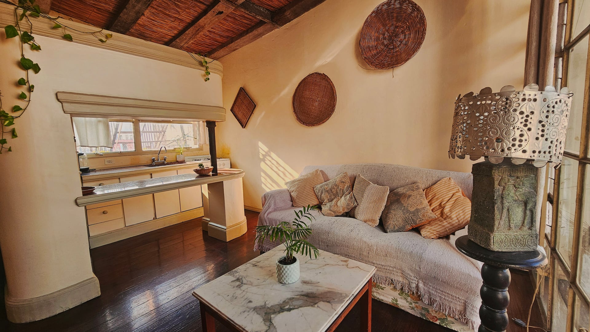 Apartment with sunroom in Monserrat