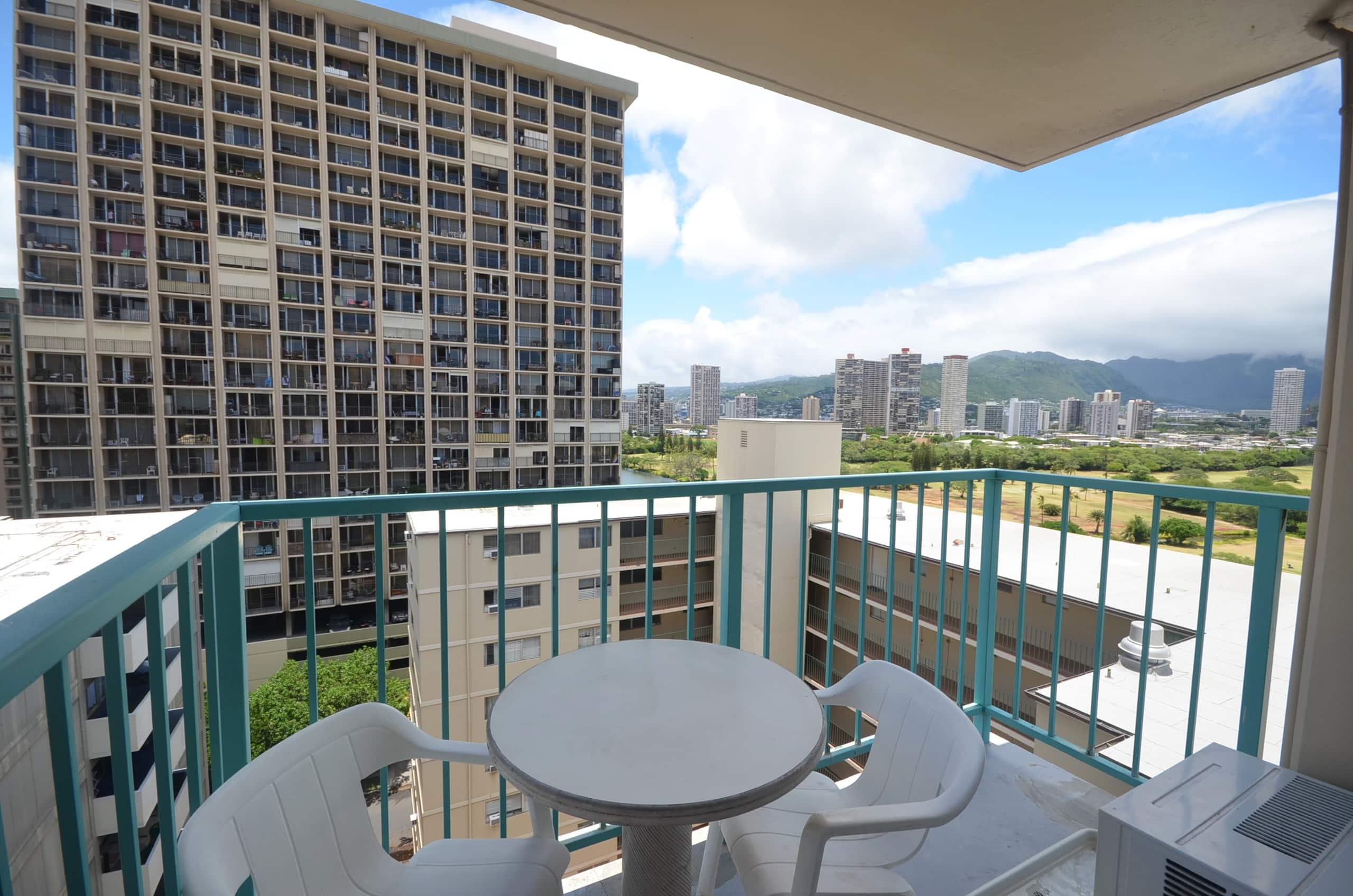 Home in Honolulu · ★4.42 · Studio · 2 beds · 1 private bath - Image 8