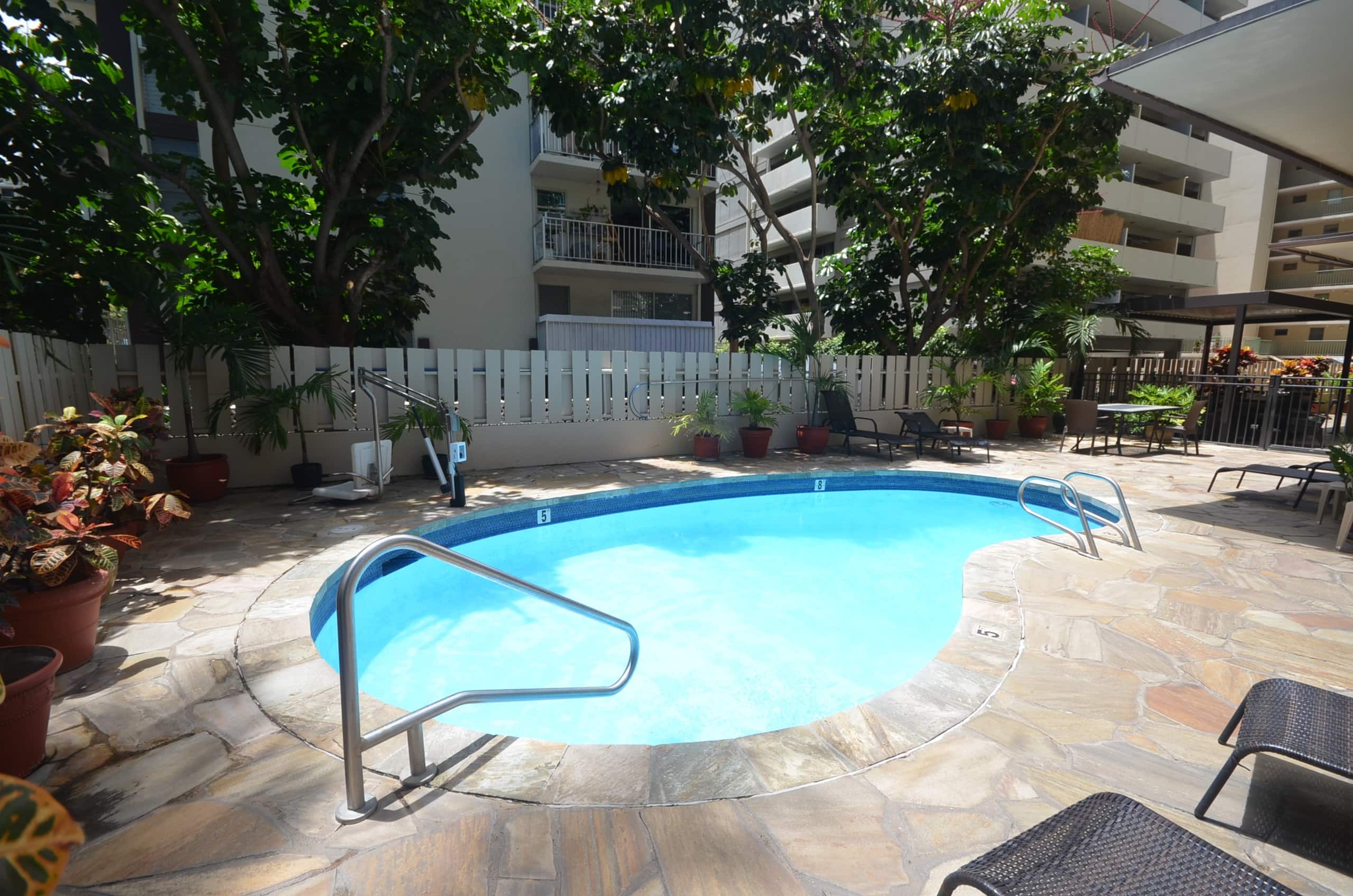 Home in Honolulu · ★4.42 · Studio · 2 beds · 1 private bath - Image 12