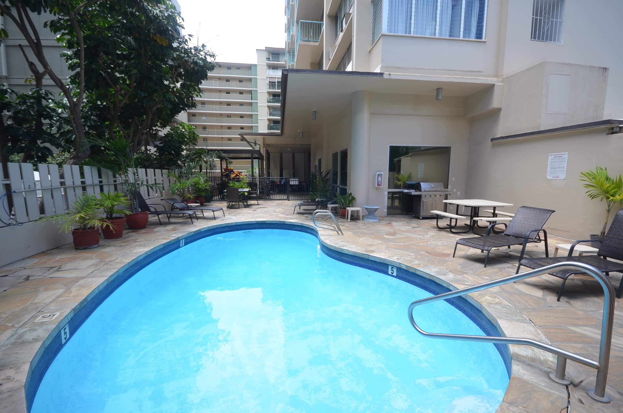 Home in Honolulu · ★4.42 · Studio · 2 beds · 1 private bath - Image 11