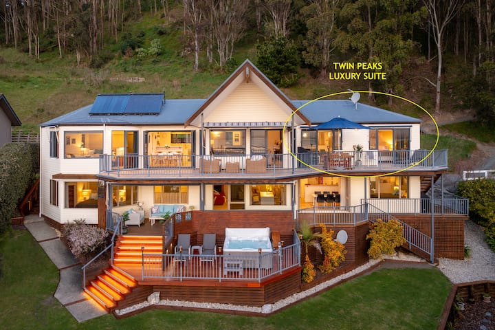 Twin Peaks Luxury Sea View Suite