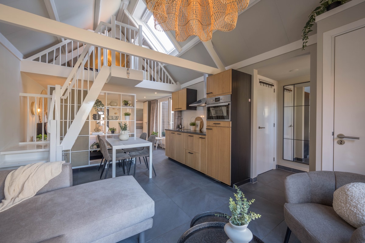 Top Airbnb: Detached private house, new and luxurious. in Groet Met Hargen