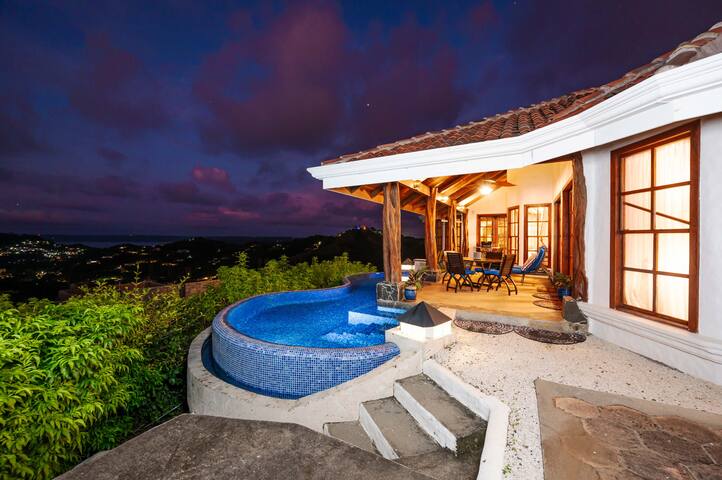 Casita Cole • 2BR Pool Villa Hermosa - 4 Guests