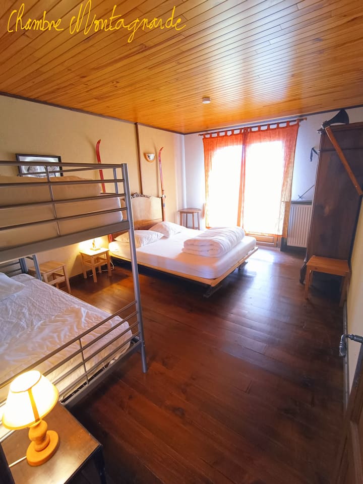  1 საწოლი 160 მეხსიერების ლეიბში .
1 ორსართულიანი საწოლი 