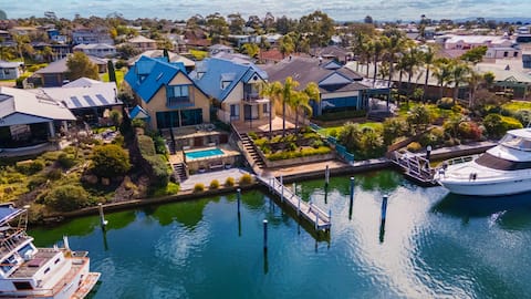 The Loft - Waterfront with Pool and Private Jetty