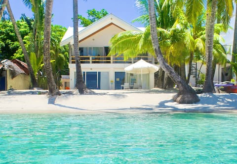 Live Beach House - Accredited- Beachfront!