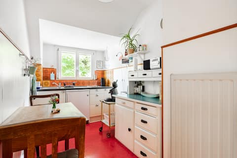 Beliebte Airbnb-Anzeige: Old building apartment at the university hospital in Freiburg Im Breisgau