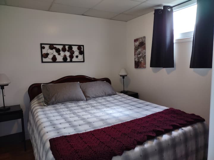 dormitorio en la planta baja (queen)