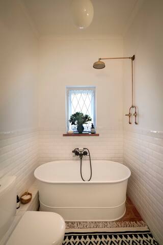 ST JAMES Exquisite Private Space, 180° Seaview gallery image 3