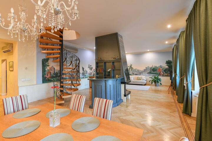 Neo-baroque Apartment with a View gallery image 4