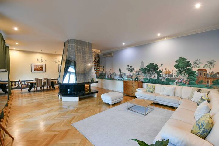 Neo-baroque Apartment with a View gallery image 2