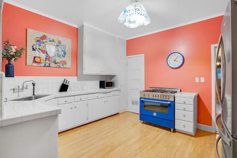 Successful Airbnb property: Refurbished Retro 4br/2ba House; 2 King, 2 Queen in San Francisco
