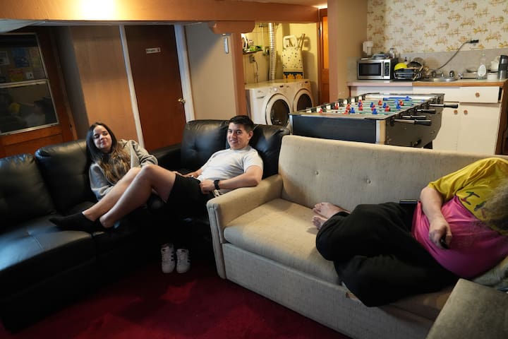 Cozy Bungalow – Great Location! (2 bedrooms +)