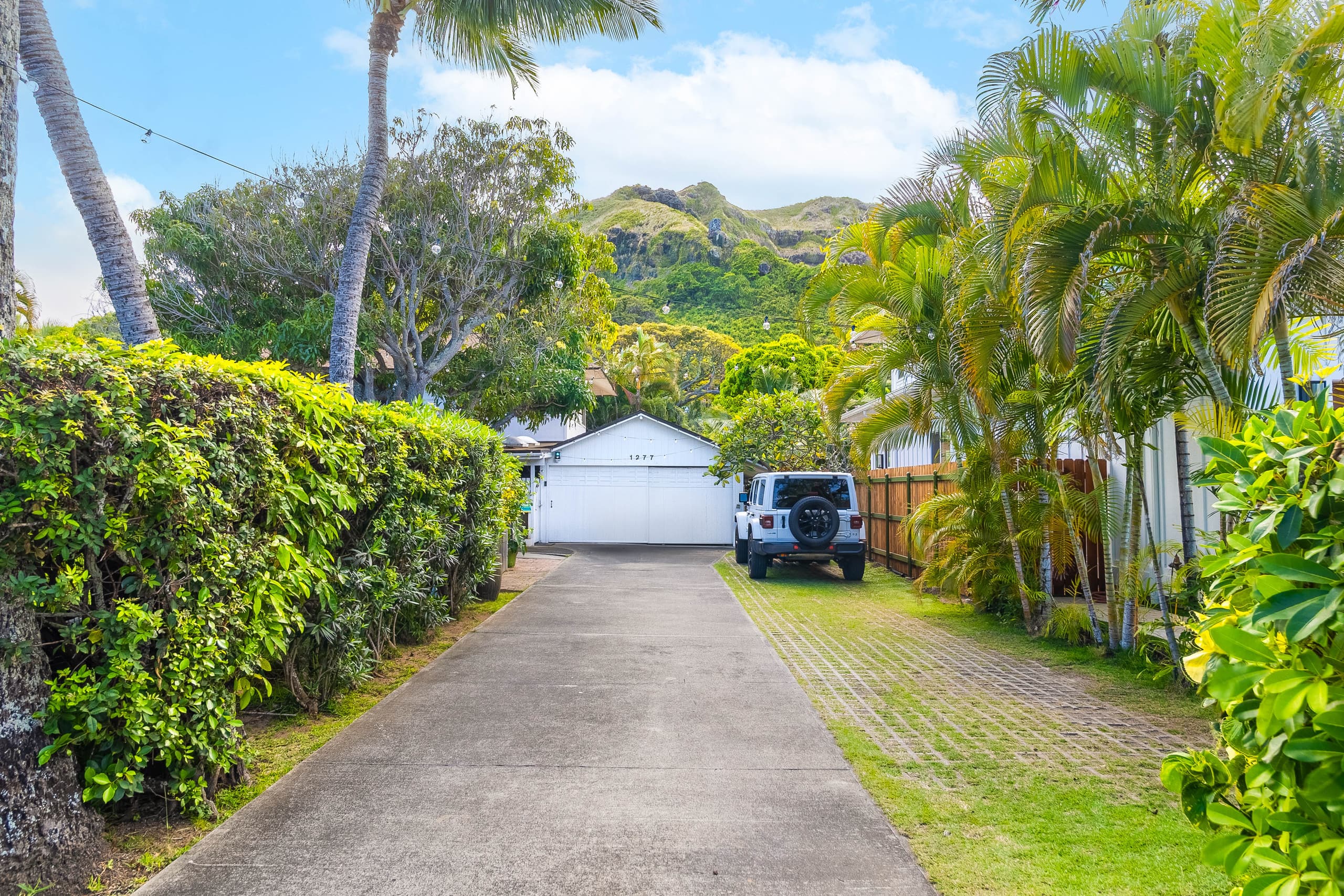 Licensed Lanikai Tree House - Since 1985! - Image 26