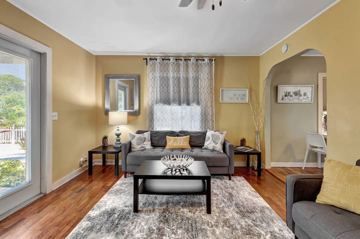 Grab Flip Flops & Wine Glasses ✦ Relax ✦ Welcome! - Delray Beach, FL