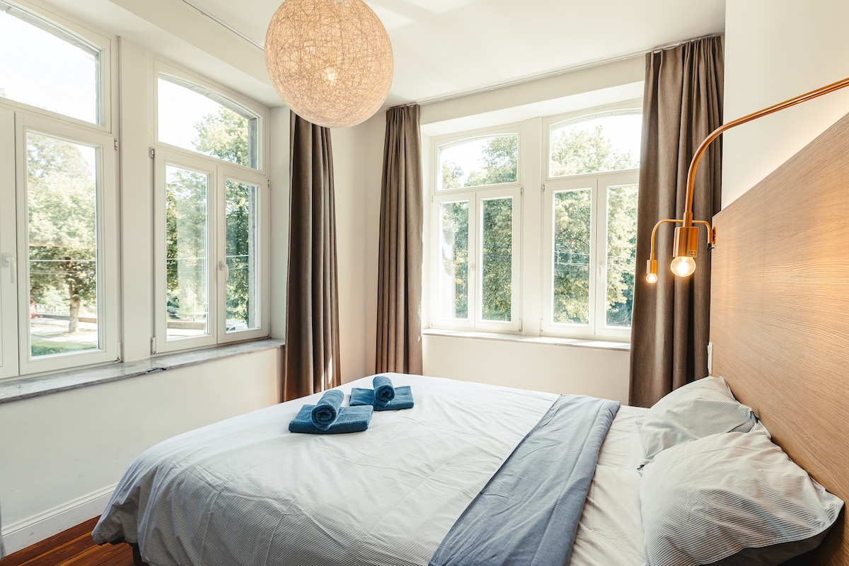 Chumba cha kulala cha 2 chenye mwonekano wa mto