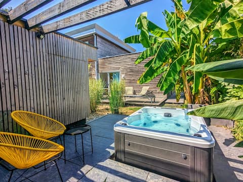 Top Airbnb: Green oasis with spa that combines design and relaxation. à Gujan Mestras