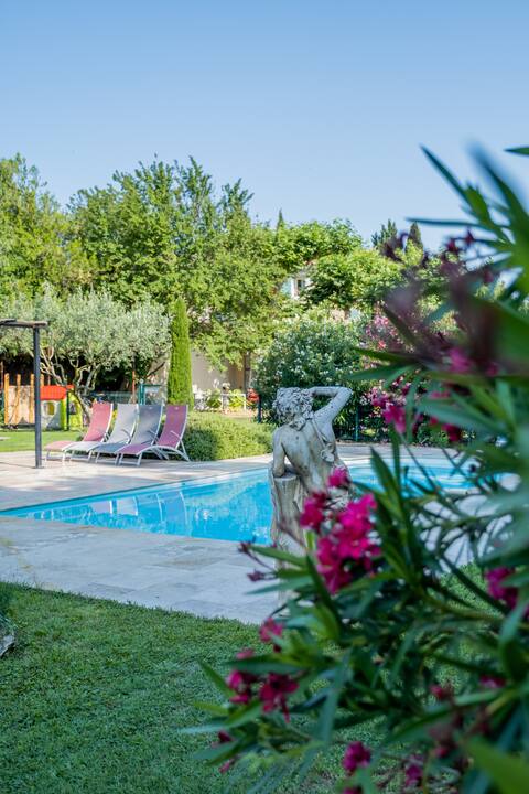 Farmhouse in Provence between Alpilles and Luberon, pool