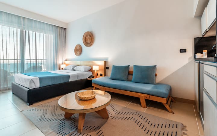 SUPERIOR SUITE WITH SEA VIEW 318