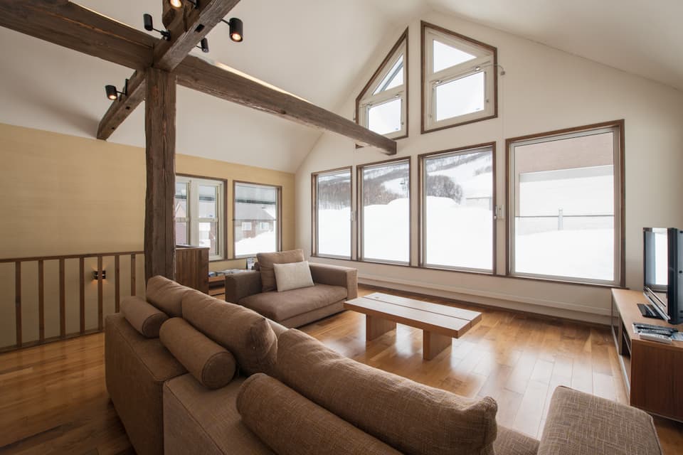 Moiwa Chalet, opposite the lifts in Niseko, Niseko, Hokkaido, Japan, photo 3 of 10