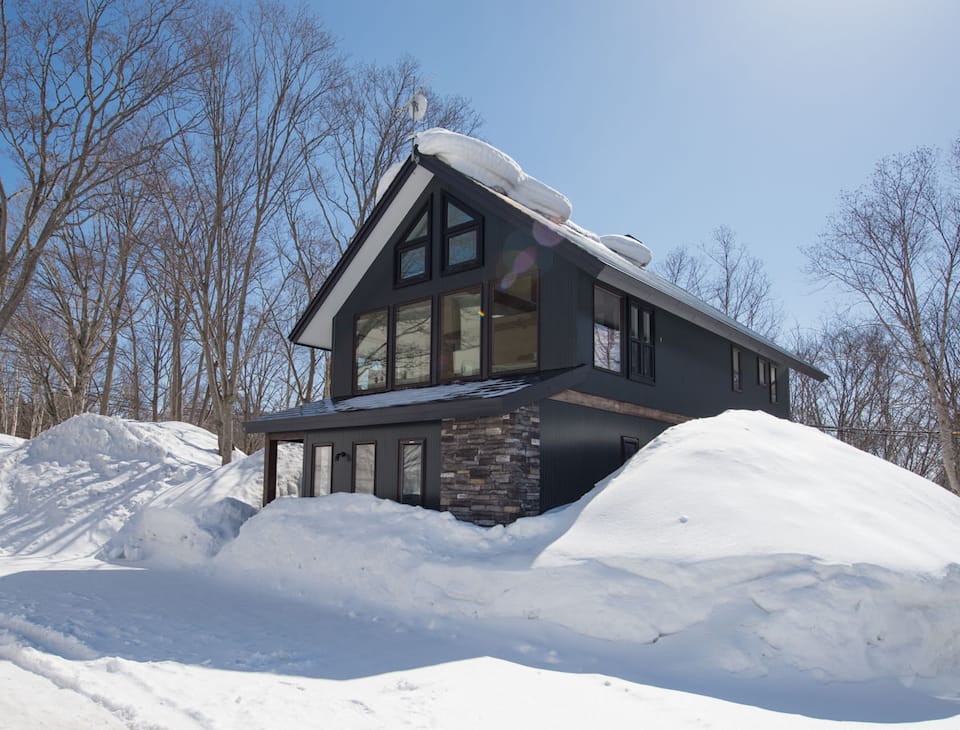 Moiwa Chalet, opposite the lifts in Niseko, Niseko, Hokkaido, Japan, photo 6 of 10