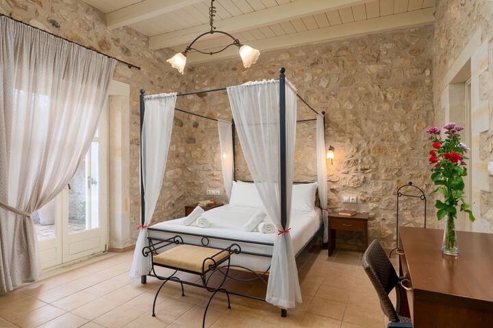 Villa Asteri – Historic Cretan Elegance gallery image 5