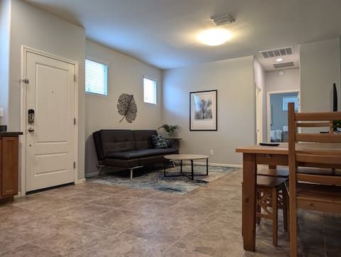 Private apartment, self check-in, driveway parking