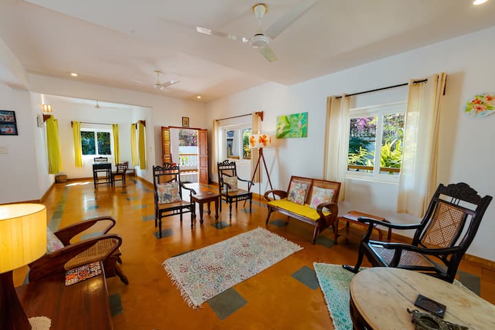 Living room image 6