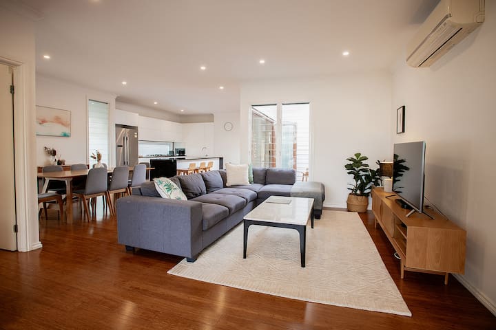 7 Bed 3.5 Bath Spacious Qld’r, The Bowen Retreat