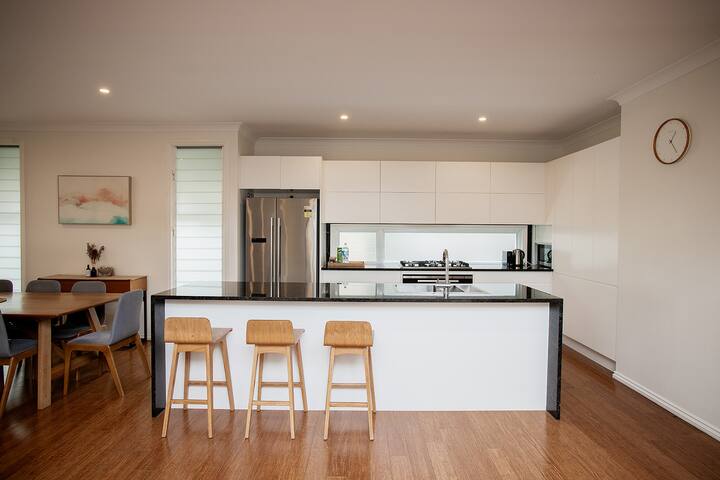 7 Bed 3.5 Bath Spacious Qld’r, The Bowen Retreat gallery image 3