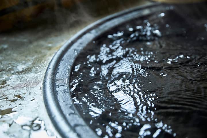 春はヨモギ湯、夏はミント湯。秋はユズ湯に、冬はヒノキ葉湯。敷地にある植物を摘んで、五右衛門風呂に浮かべてみてはいかがでしょうか。