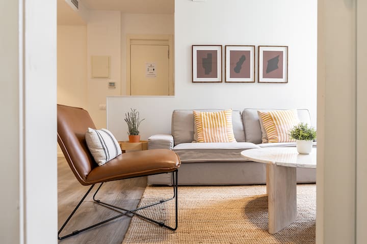 COMFORTABLE THREE BEDROOM APARTMENT