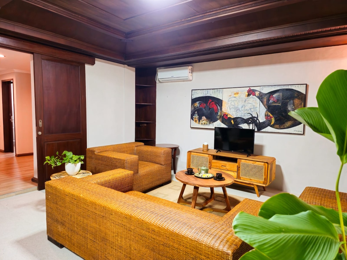 Villa in Denpasar Selatan · ★4.69 · 5 bedrooms · 7 beds · 5 baths, Airbnb comparable