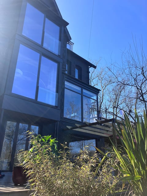 Large house in Mumbles, close to beach, sleeps 14