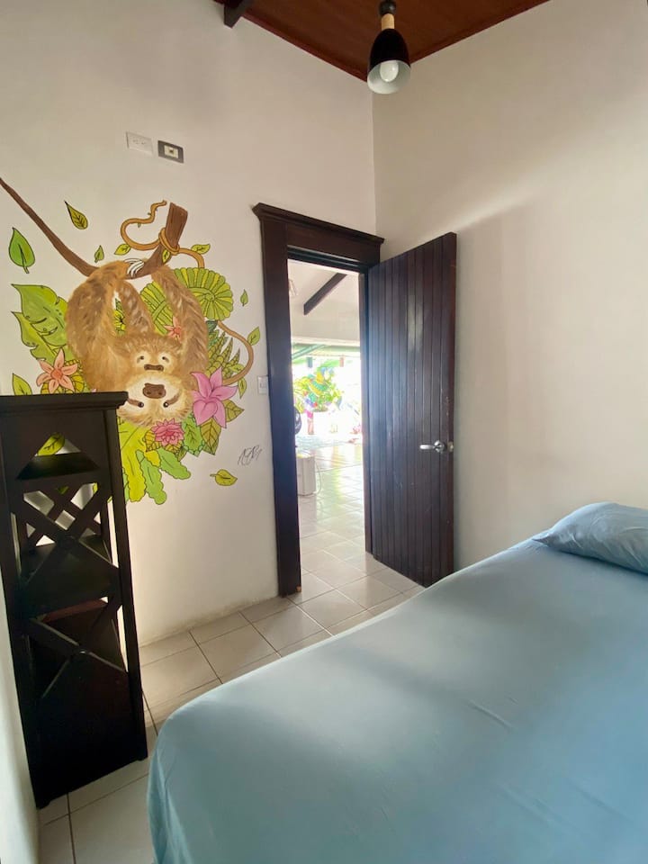 Cama doble y aire acondicionado súper cómoda