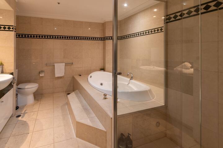 Penthouse 3 bdrm amazing views opposite casino gallery image 4