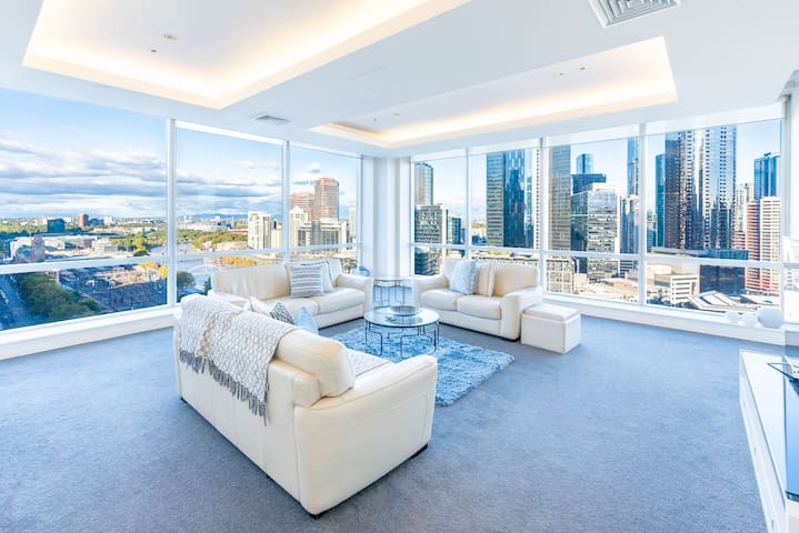 Penthouse 3 bdrm amazing views opposite casino